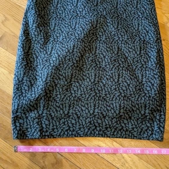Loft Size 12 Black & Gray Leaf Patterned Pencil Skirt - Picture 6 of 11